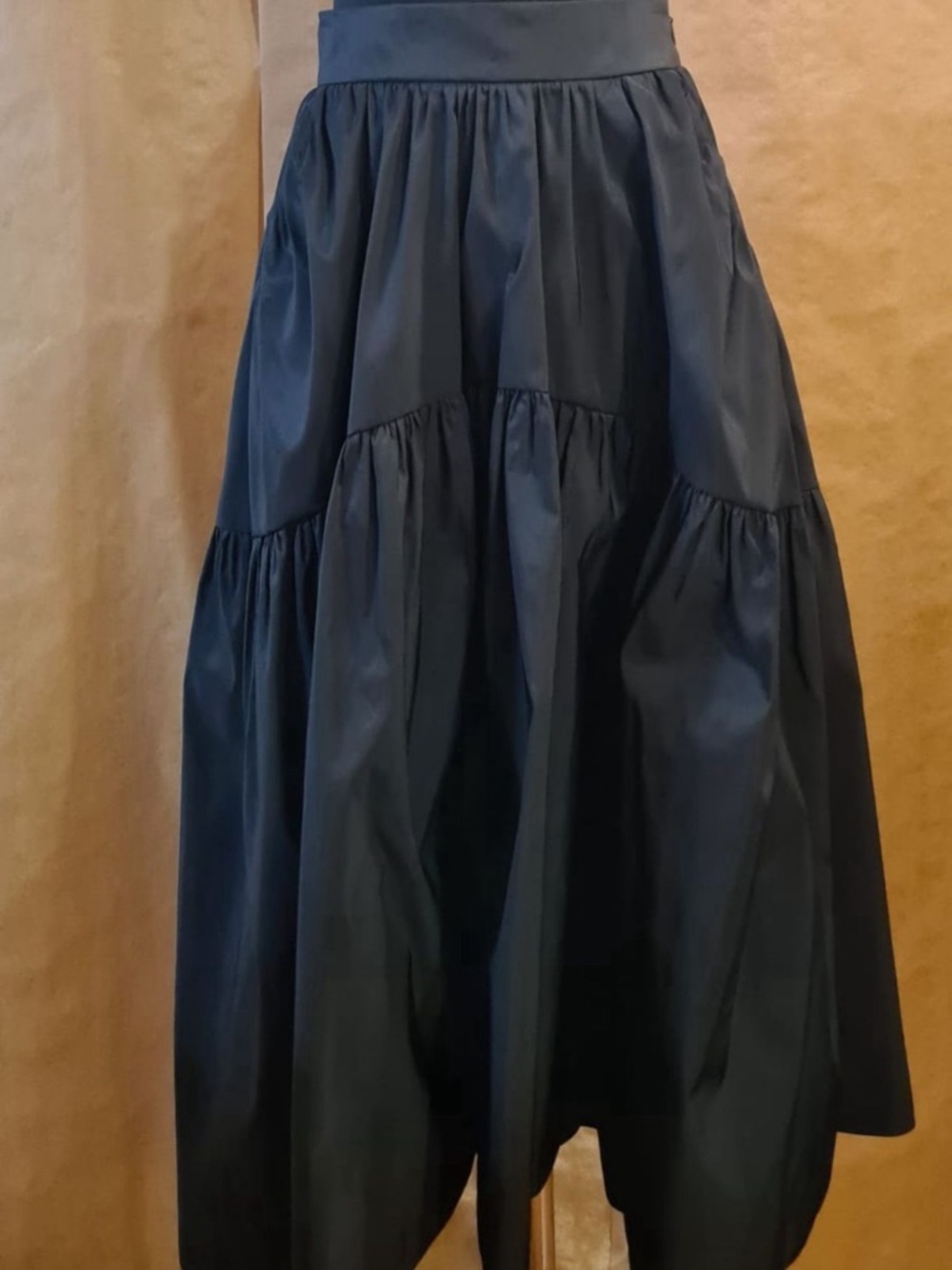 New with Tags Carolina Herrera Skirt size small